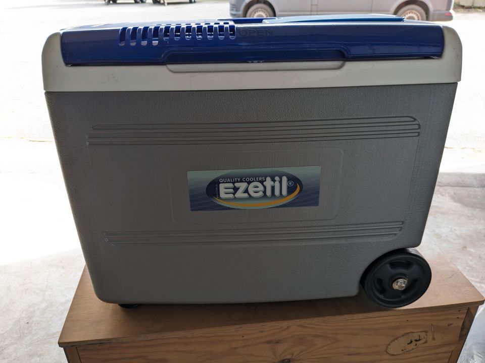 Ezetil mobile Kühlbox / Kühlschrank auf Räder und Griff in Schönberg / Holm