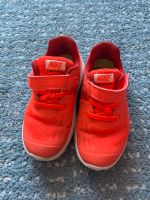 Nike Turnschuhe rot 26 Hessen - Riedstadt Vorschau