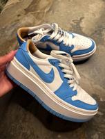 Air Jordan Low Damen Blau/Weiß sehr guter Zustand Nordrhein-Westfalen - Lemgo Vorschau