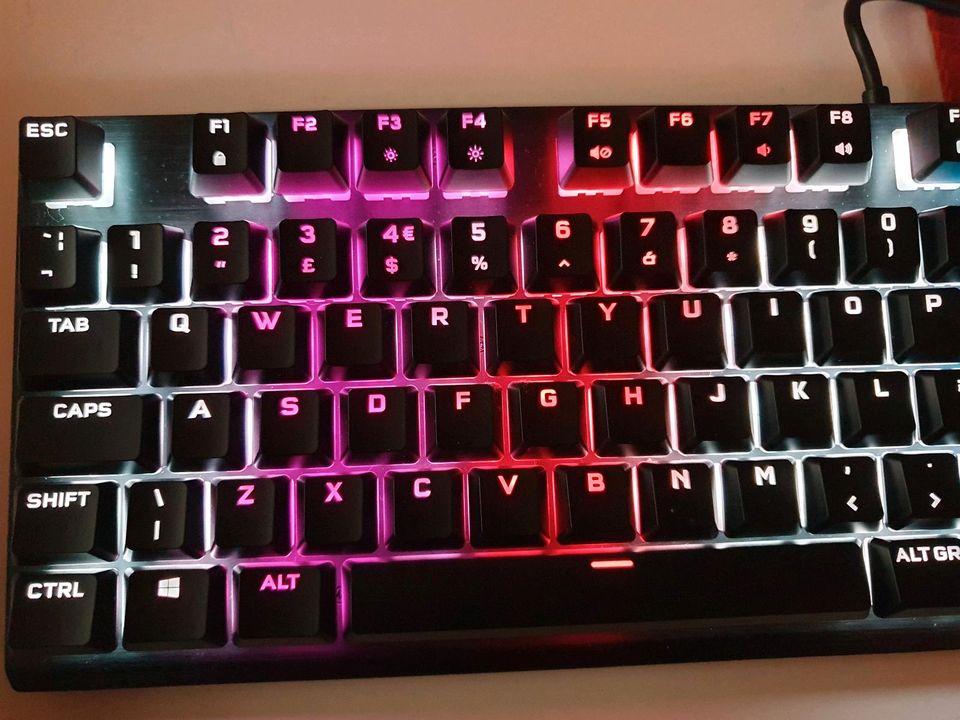 Corsair K60 RGB Pro Tastatur Englisches Layout in Wetzlar