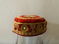Kappe rot Samt gold bestickt original aus Marokko Düsseldorf - Angermund Vorschau