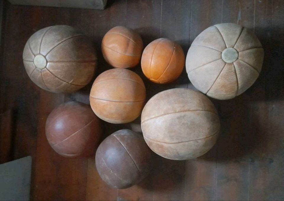 Medizinball unterschiedliche Größen Deko in Löbau