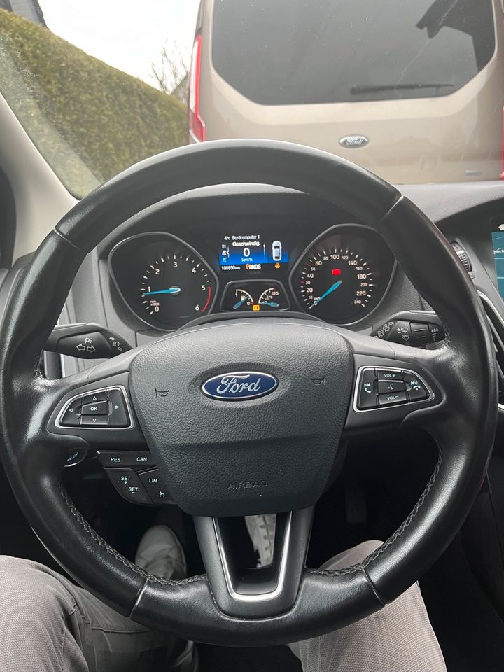 Ford Focus 2.0 Viel Austattung in Bremerhaven