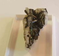 Verdelith auf Albit, Mineralien, Kristalle Sachsen - Grüna (Sachsen) Vorschau