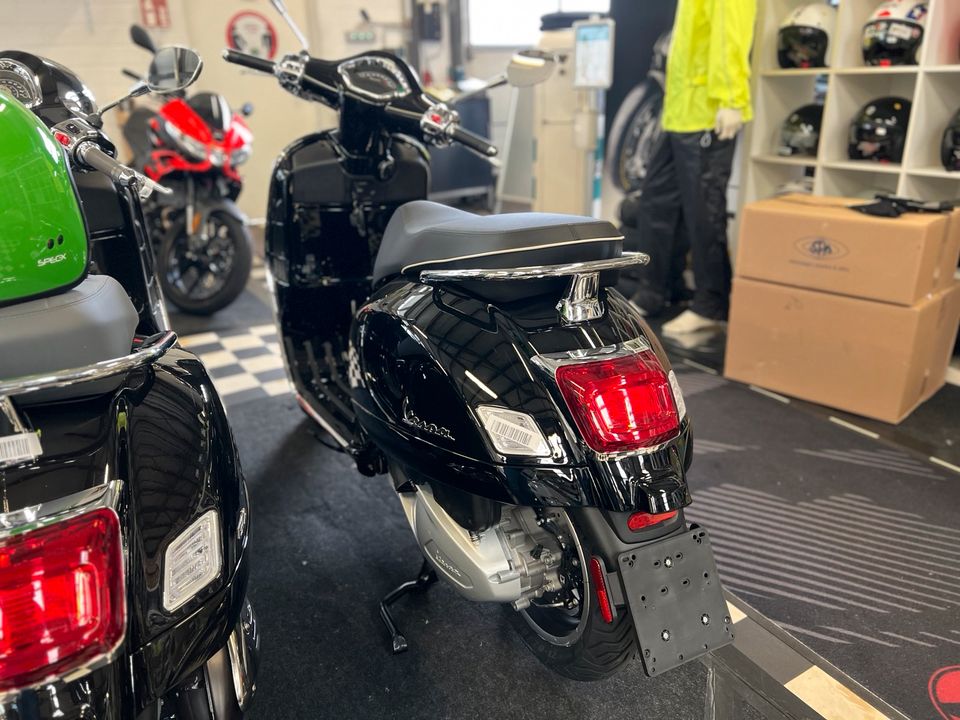 Vespa Gts Super 300 E5 Facelift Modell 2023 in Leverkusen