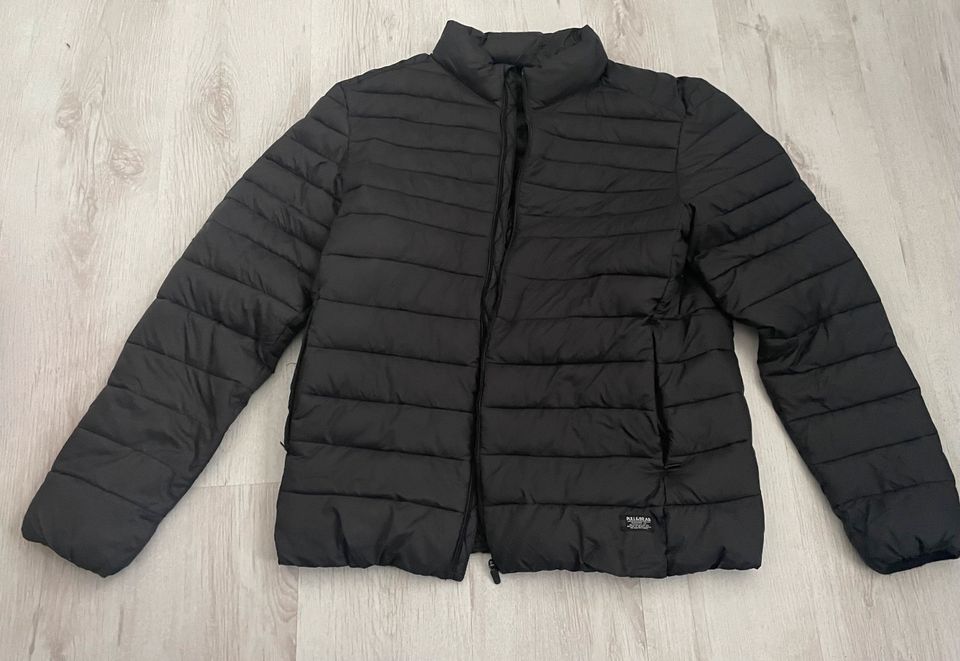 Pull & Bear, leichte Pufferjacke, schwarz, Gr. XL in Limburg