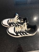 Adidas Schuhe in der  Größe 42 Hessen - Gudensberg Vorschau