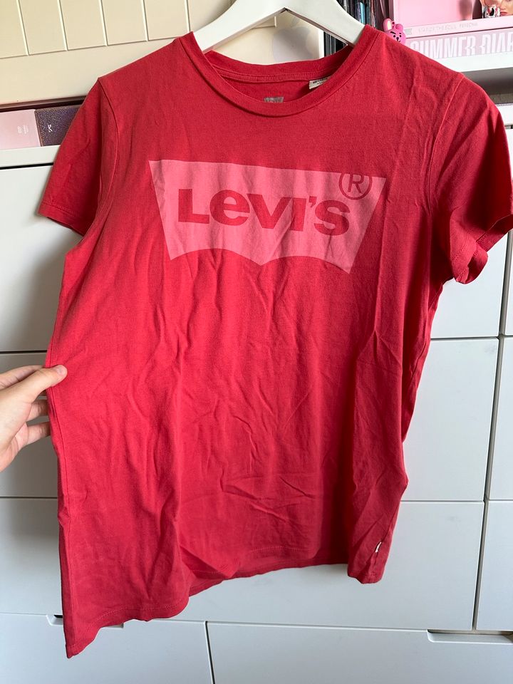 Levi’s T-shirt Größe S in Berlin