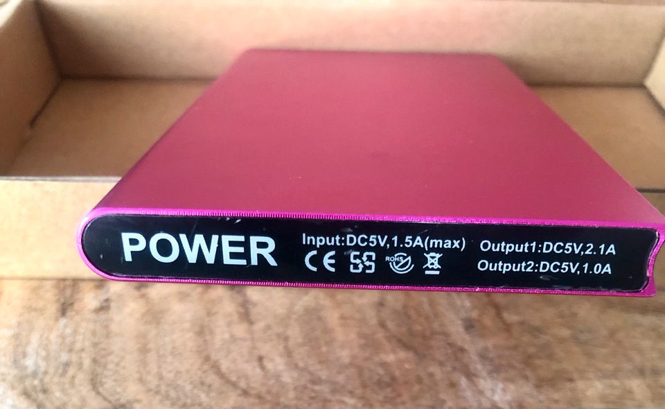 Neu USB Slim Power Bank Handy Ladegerät mit LED Taschengröße Neu in Schöppingen