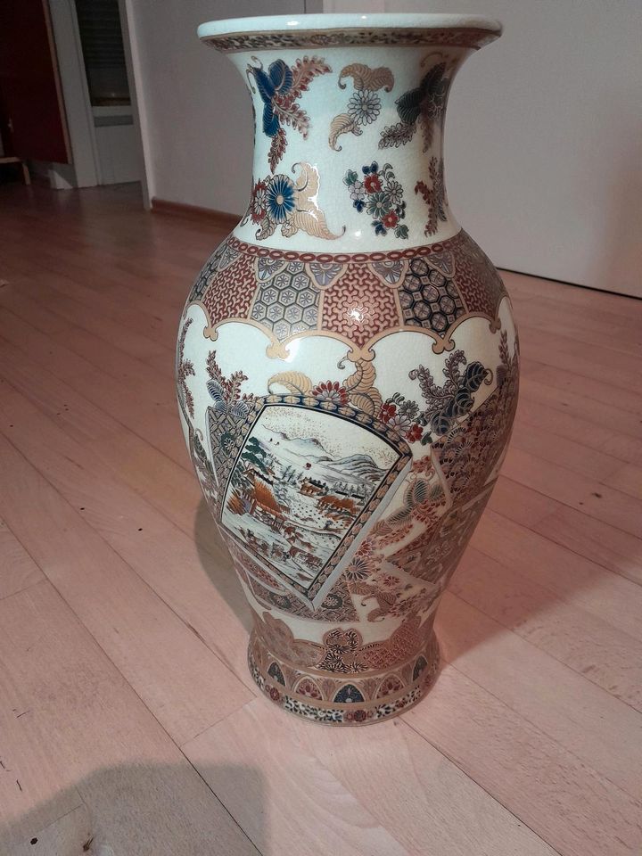 Schöne dekorative Vase aus China in Oberursel (Taunus)
