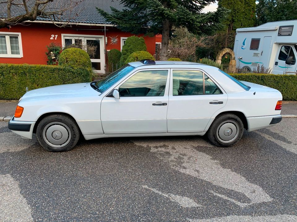 Mercedes 200E W124 Daimler Oldtimer mit H Zulassung in Sachsenheim