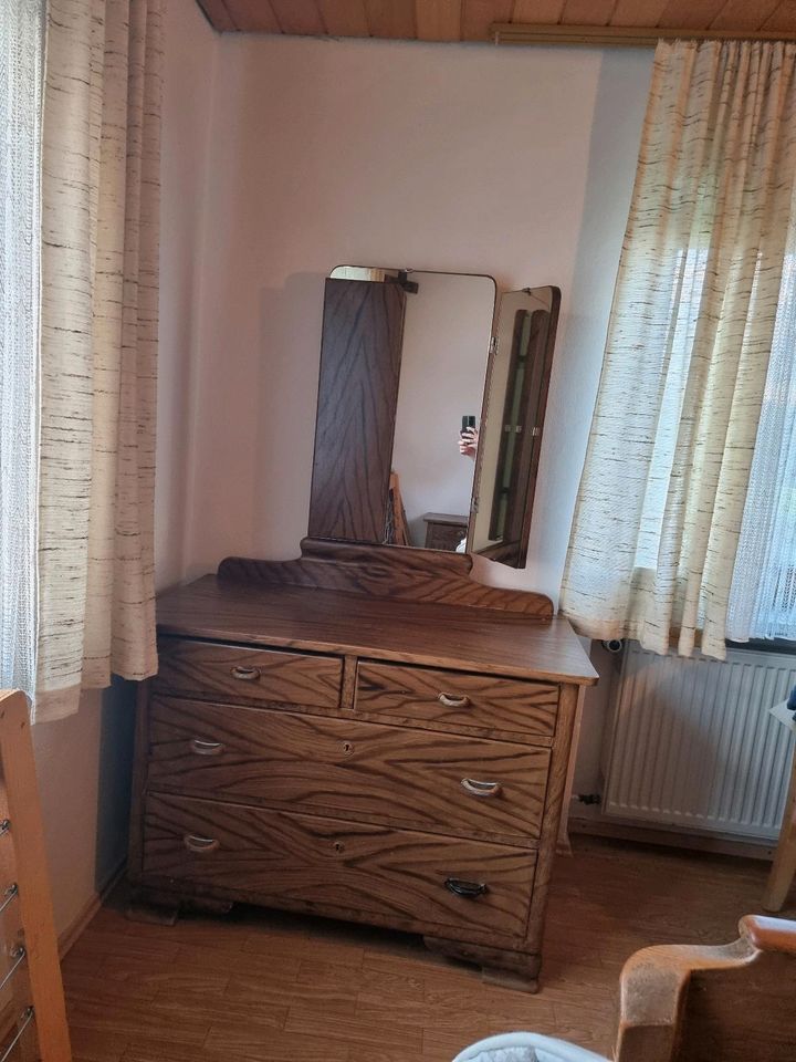 Kommode, Schminktisch, Antik, Sideboard, Spiegelschrank in Neuschönau