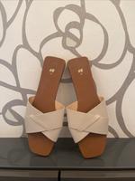 Neu H&M Damen Pantoletten Pantoffeln Sandalen Flats 37 Beige Neu Nordrhein-Westfalen - Medebach Vorschau