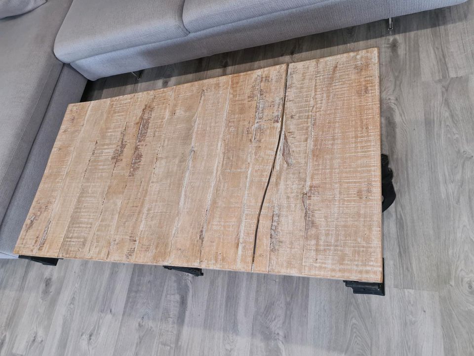 Maisons du monde Holztisch Eisen Couchtisch in Römerberg