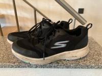 Skechers Go Run schwarz Größe 39 mit bunter Sohle Hessen - Darmstadt Vorschau