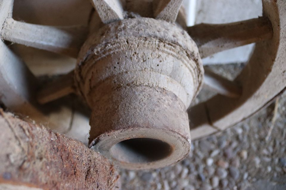 3 sehr alte Holzwagenräder, 100 Jahre alt,  Durchmesser: ca 37 cm in Iffezheim