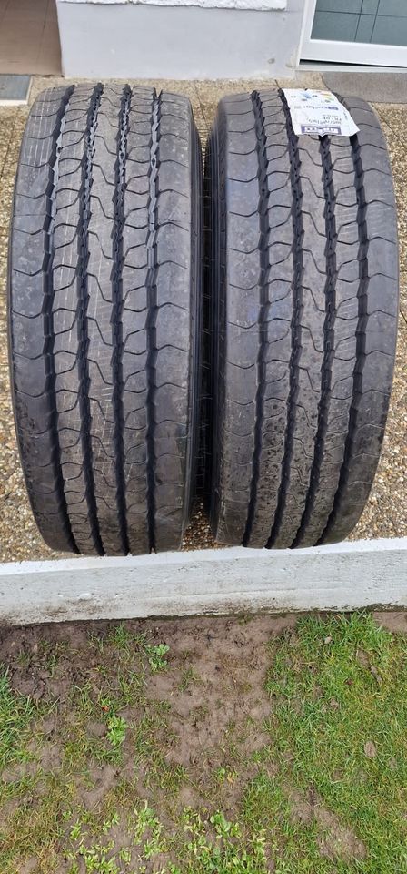 LKW Reifen 305/70R19,5  2Stück in Bogen Niederbay