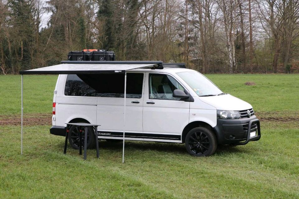 professioneller VW T5 Camper ( mit viel Zubehör) in Norderstedt