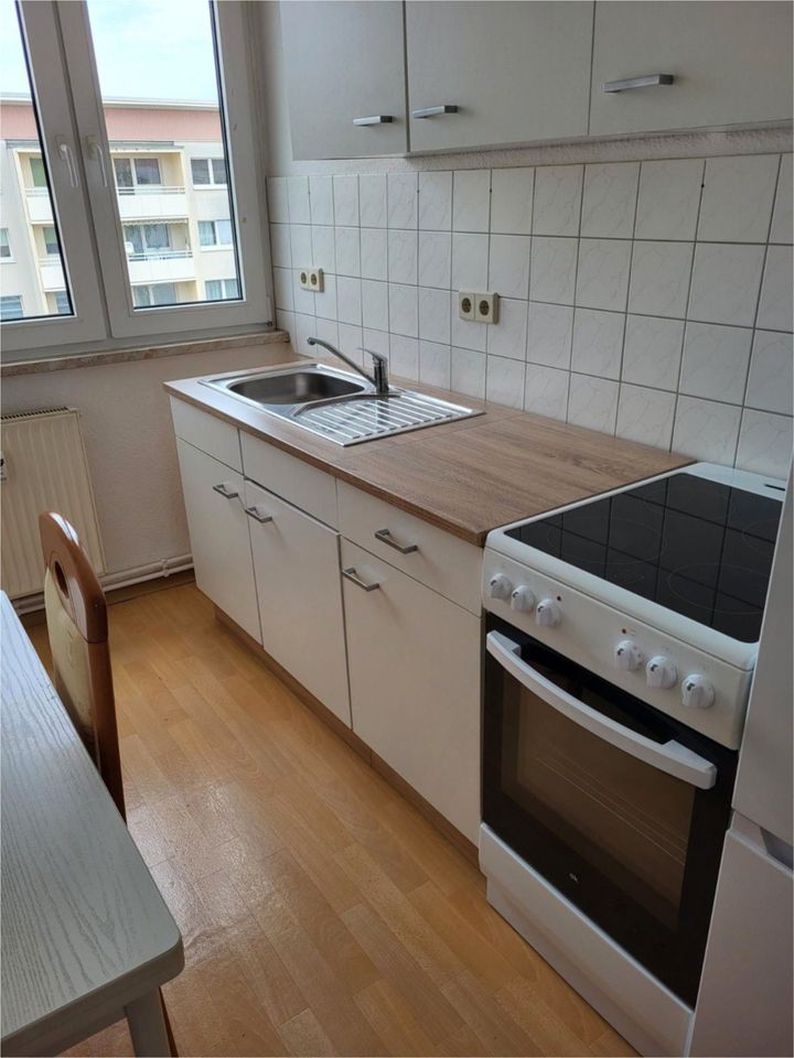 Renovierte 3-Raum Wohnung mit Küche und Balkon in Aken