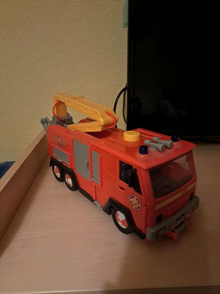 Feuerwehrmann Sam Auto mit Figuren in Reppichau
