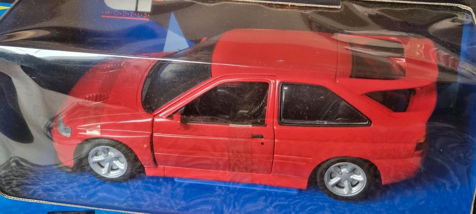 Ford Escort RS Cosworth rot Modellauto 1:18 in Neuenstein