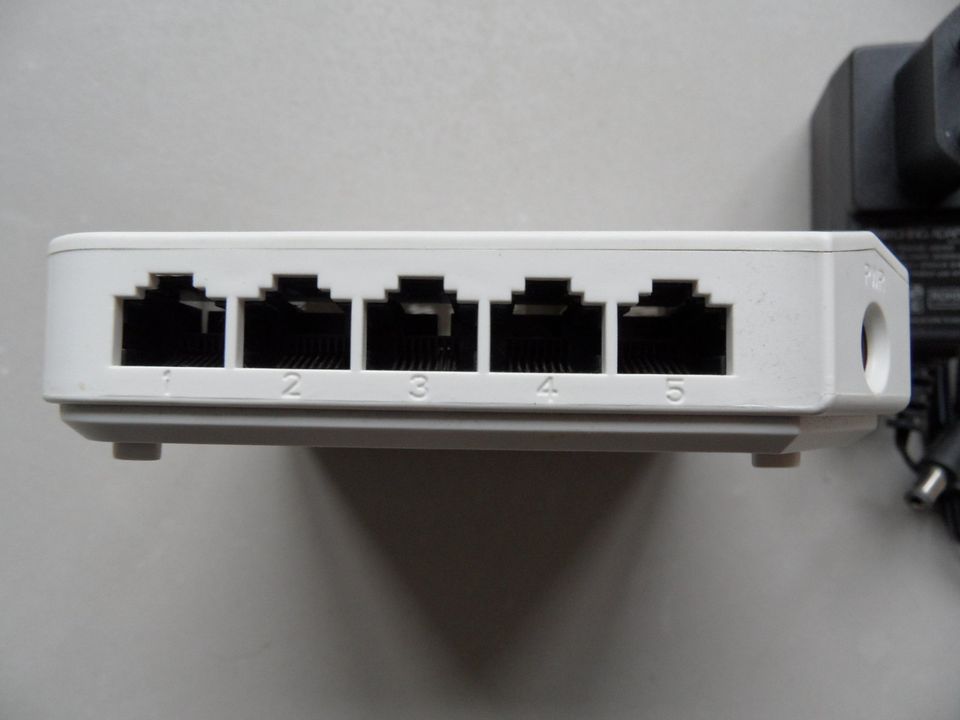 5 Port Gigabit Ethernet Switch von Tenda in Wolfsburg