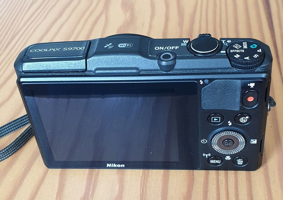 Nikon Coolpix S9700 mit Akku und Ladekabel in Ditzingen