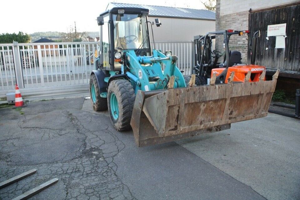 Radlader JCB 407 ZX Super Schnellwechsler Schaufel Palettengabel in Trassem