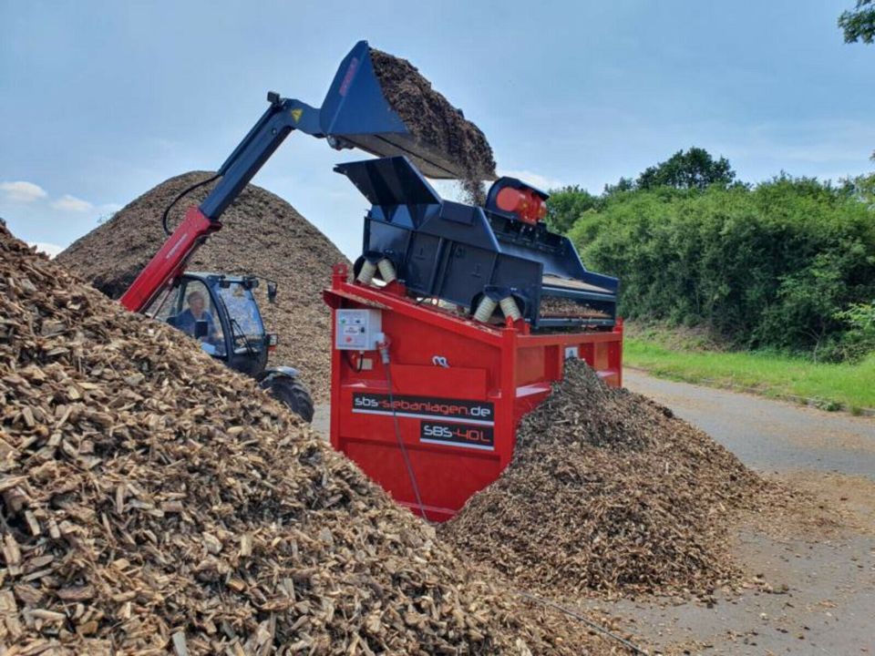 Siebanlage -SBS 1520 F2 Das Original mit der Schütte an der Aufga in Rodgau