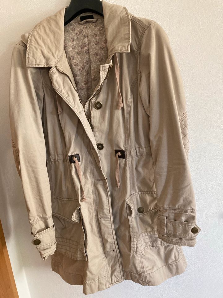 Trenchcoat Mantel Gr M  hellbeige mit Kaputze in Schwabsoien