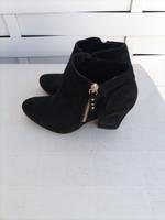 NEU - schwarze Wildleder Stiefeletten Gr. 38 Saarland - Illingen Vorschau