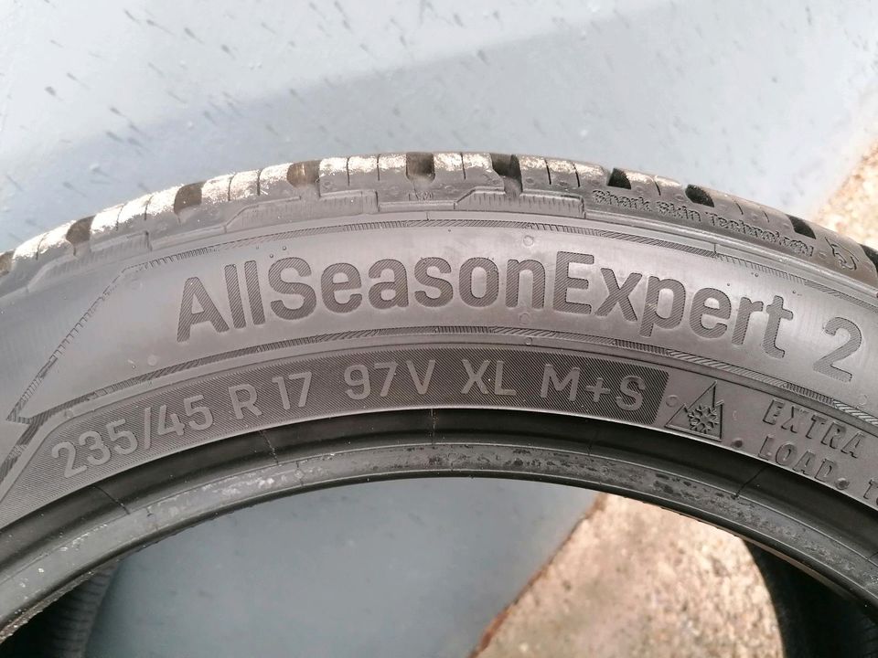 1x 235 45 R 17 XL Allwetterreifen Uniroyal All Season Expert 2 in Schloßvippach