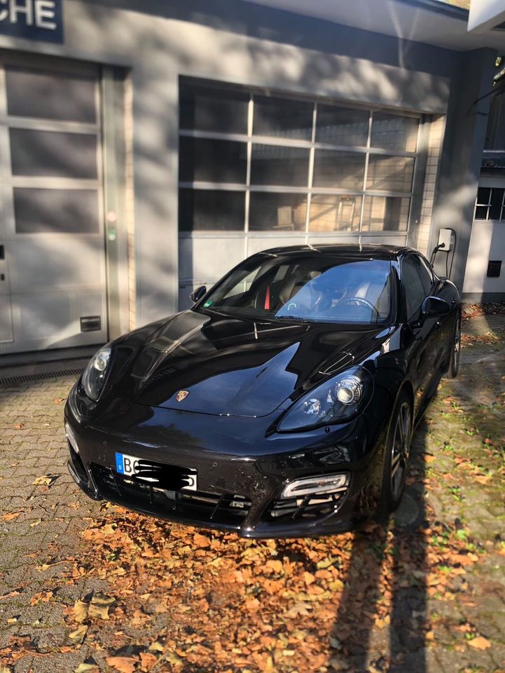 Porsche Panamera GTS / Voll / All Black in Bochum