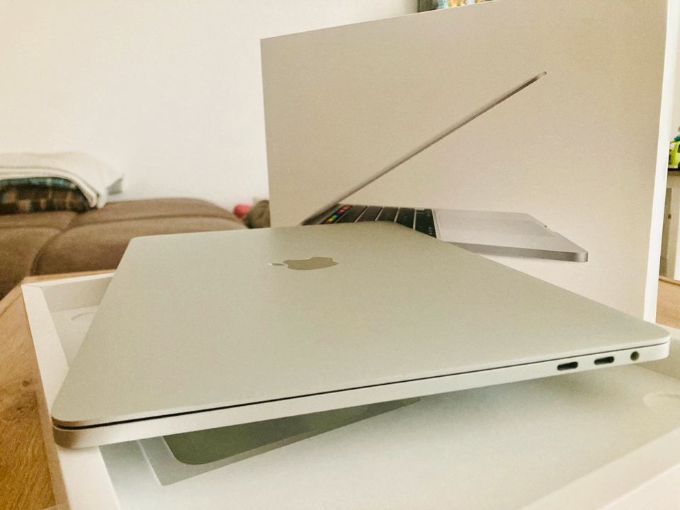 MacBook Pro neuwertig 1TB SSD, 16Gb RAM in Muggensturm