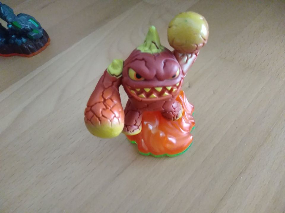 Einwandfreies Skylanders WII Spyro's Adventure Spiel mit Figuren in Lörrach