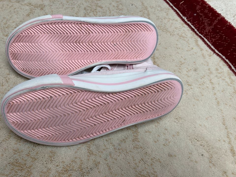 Schuhe /Sneaker in Größe 30, wenig getragen, in rosa in Villingen-Schwenningen