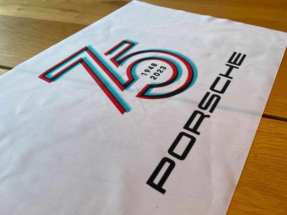 Porsche Flagge „75 Jahre“ k. Aufkleber Deko in Germaringen