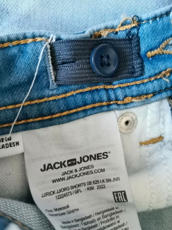 Jeans Shorts von Jack & Jones mit Etikett in Cloppenburg