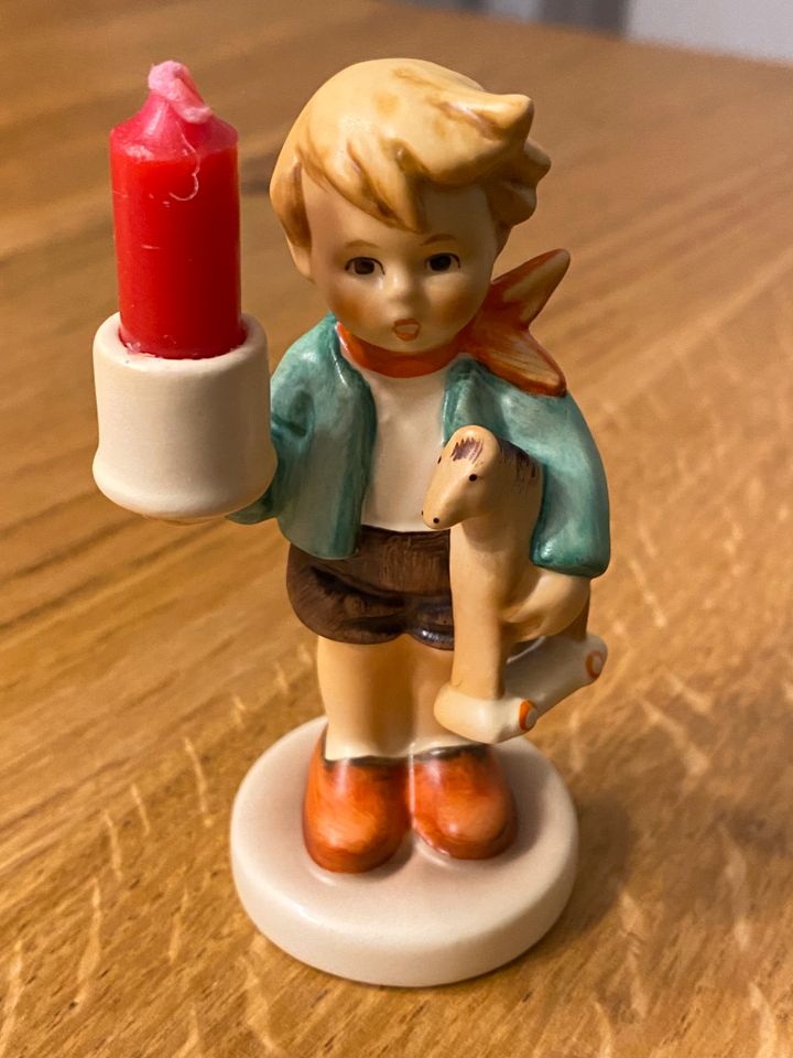 Goebel Hummel Porzellan Figur, Junge mit Kerzenhalter, in Bruck