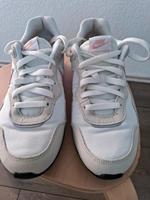 NIKE Venture Runner Damen Gr. 42 zu verkaufen Hessen - Wölfersheim Vorschau