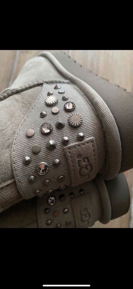 Ugg boots schuhe stiefelette mini grau glitzer steine 36 in Zwingenberg