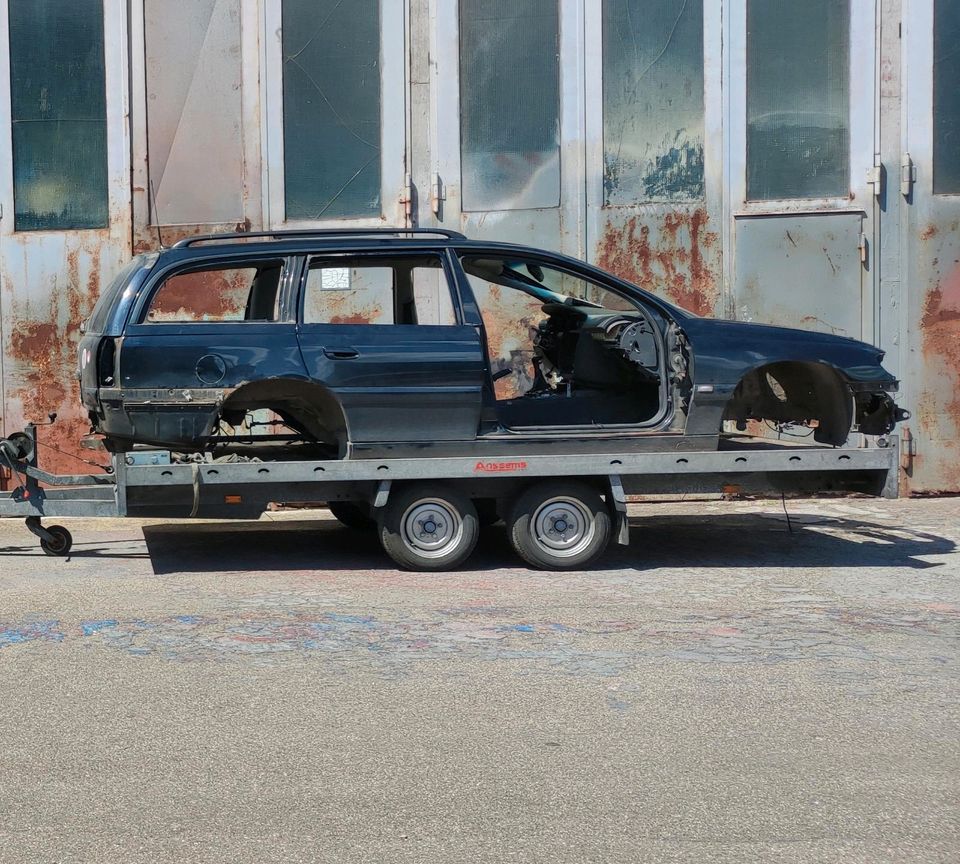 Schlachtfest Opel Omega b Caravan Facelift in Neubulach