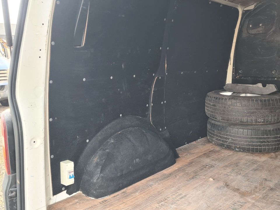 Volkswagen T5 Transporter Kasten TDI Camper Vorbereitung in Achim