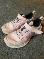 Nike rosa Hallenschuhe Mädchen Größe 31,5 Nordrhein-Westfalen - Langenfeld Vorschau