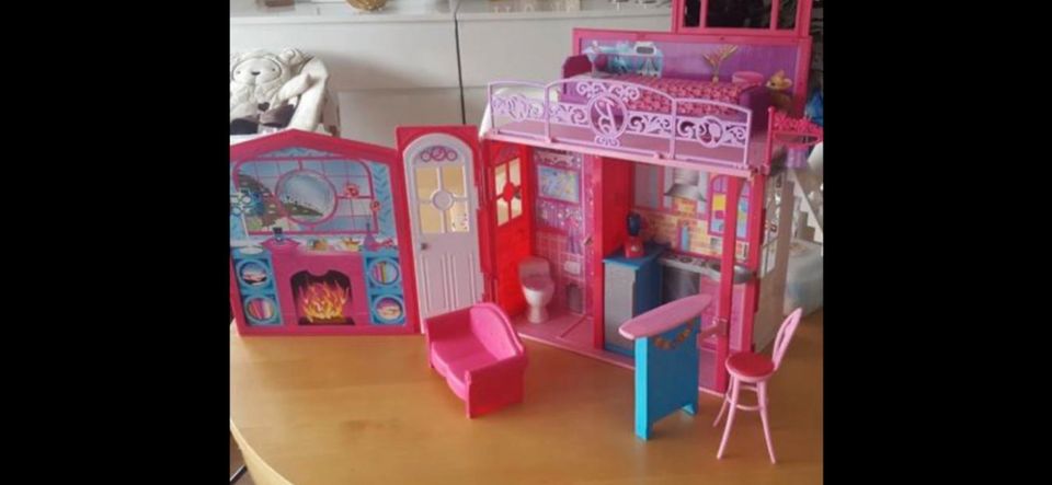 Tolles Barbie Ferienhaus zum Ausklappen in Mertesdorf