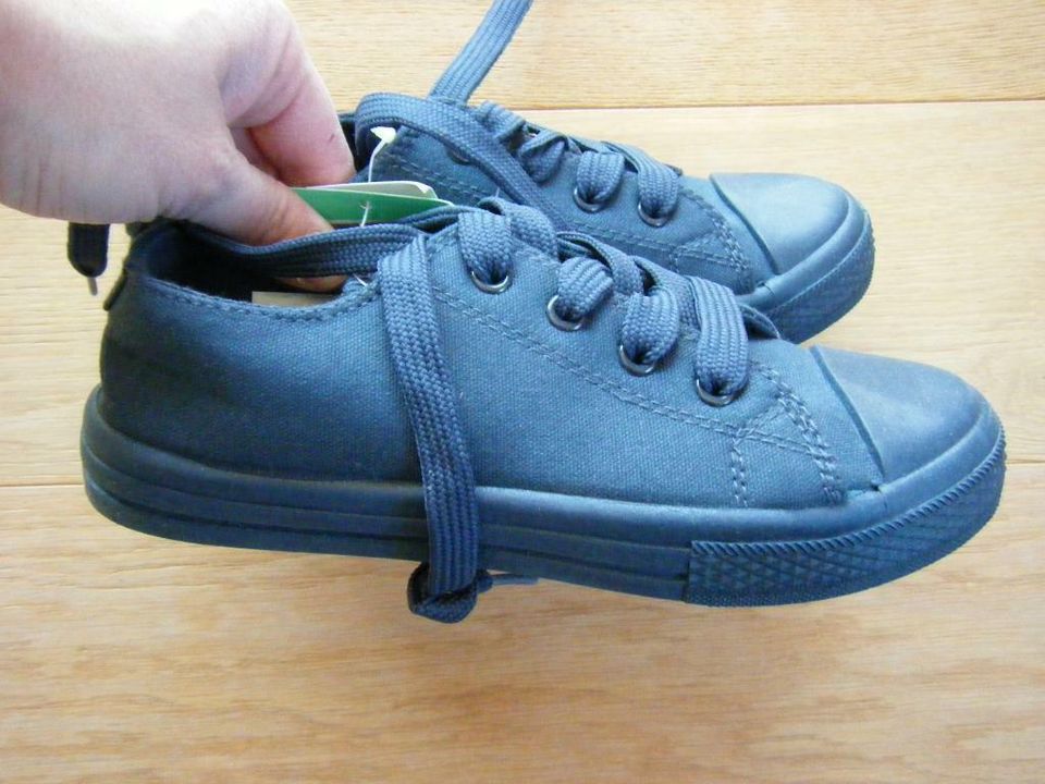 blaue Schuhe Canvassneaker in Gr. 31  - mit Etikett  - wie Chucks in Wasserlosen