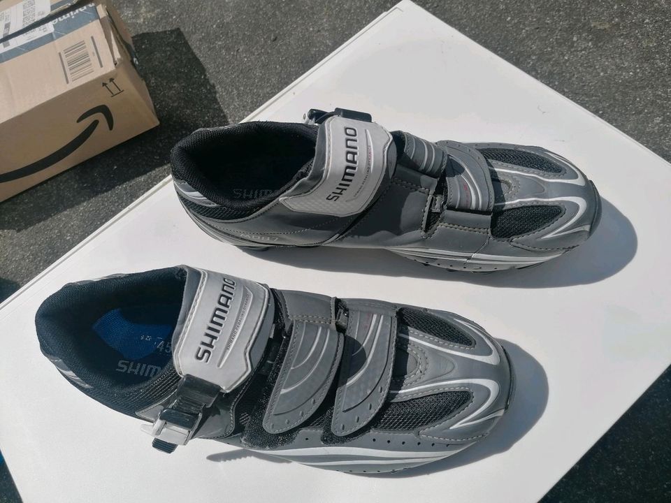 Shimano Fahrrad Schuhe mit Klett in Memmelsdorf