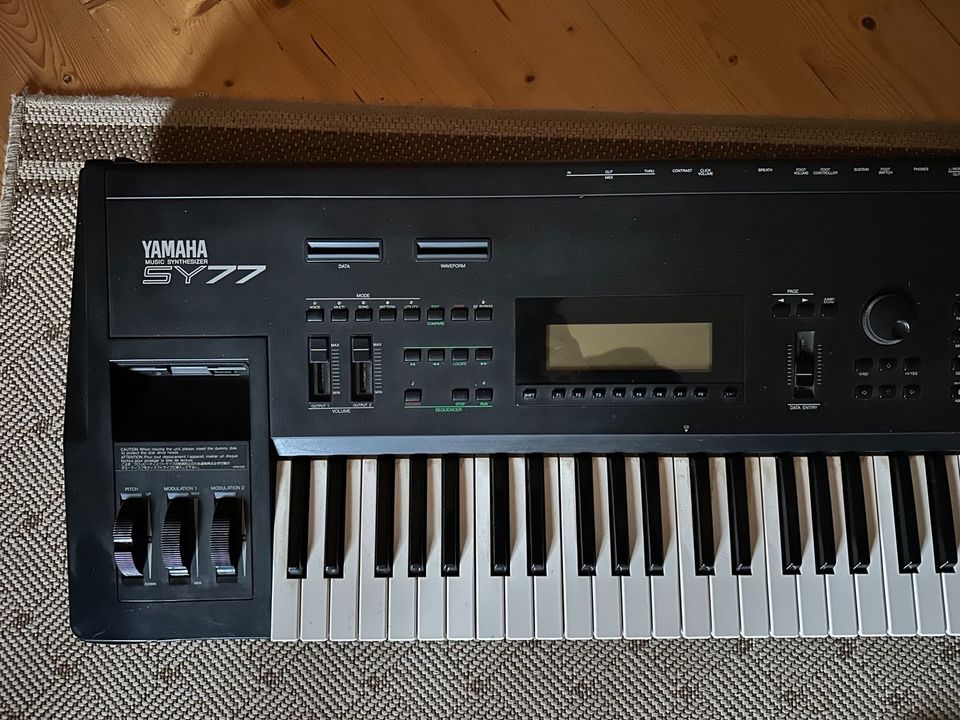 Yamaha SY77 Digital FM Synth Synthesizer Keyboard Workstation in Mittweida