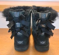 UGGs metallic mit Schleifen Größe 32 Nordrhein-Westfalen - Hagen Vorschau