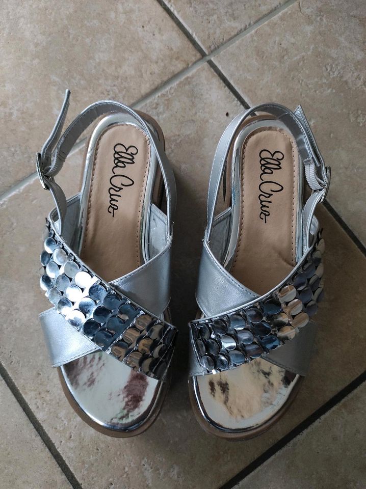 Neuwertige styleische Ella Cruz Sandalen Plateau Silber Gr. 38 in  Nordrhein-Westfalen - Engelskirchen | eBay Kleinanzeigen ist jetzt  Kleinanzeigen